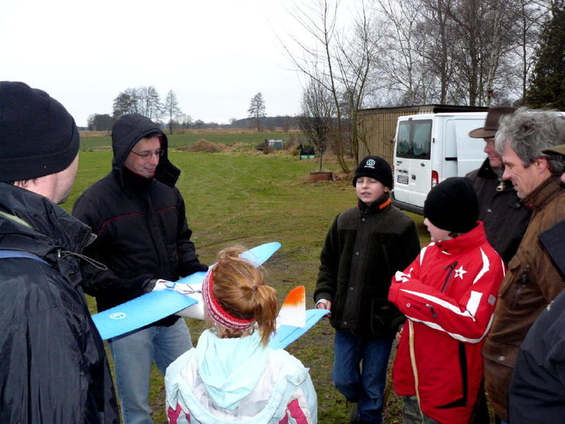 2009_01_18 Gr_nkohlwanderung zum Modellflugplatz Lachendorf_ Fotos und Essen bei Thalau028.jpg